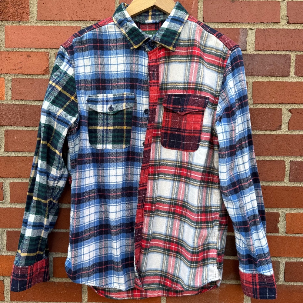 Men's American Eagle Color Block Flannel Button Up Shirt in red blue green- M